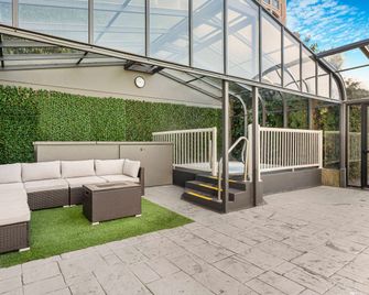 Days Inn by Wyndham Victoria On The Harbour - Victoria - Patio