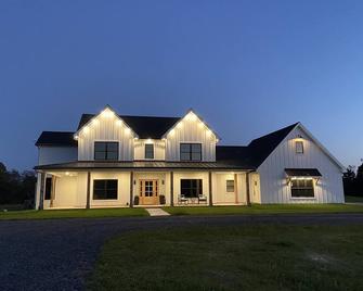 Farmhouse Secrets - Pine Grove - Building