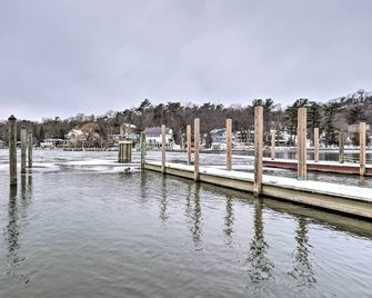 Bright Historic Apartment | 2 Blocks to Downtown - Saugatuck - Vista del exterior