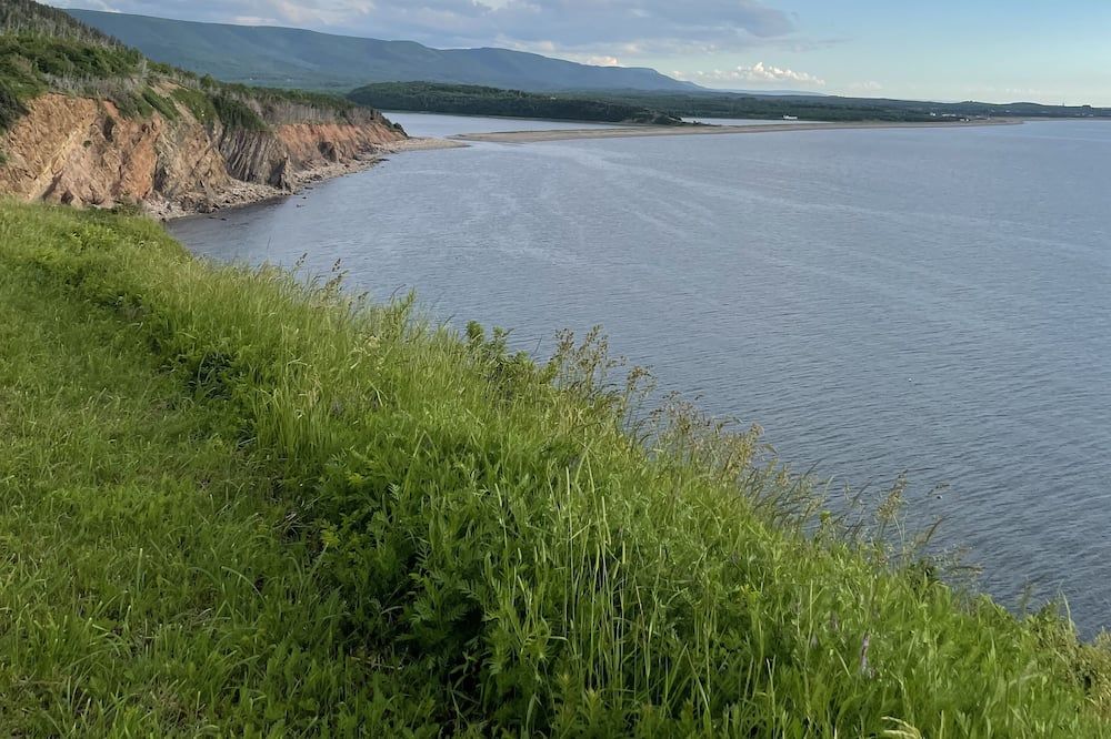 Cozy cottage w/sunset views + quick walk to a private beach (dog friendly!) - Cheticamp - Beach