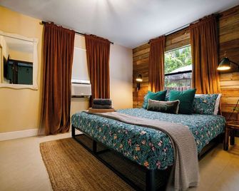 The Rum Locker - 1 King - 2 Twins - Private home and Patio - Sleeps 4 - Fort Lauderdale - Schlafzimmer