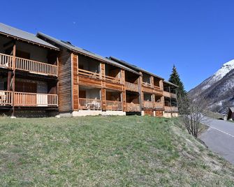 Appartement Calme, Ensoleillé, vue Imprenable, Spacieux - Molines-en-Queyras - Bâtiment