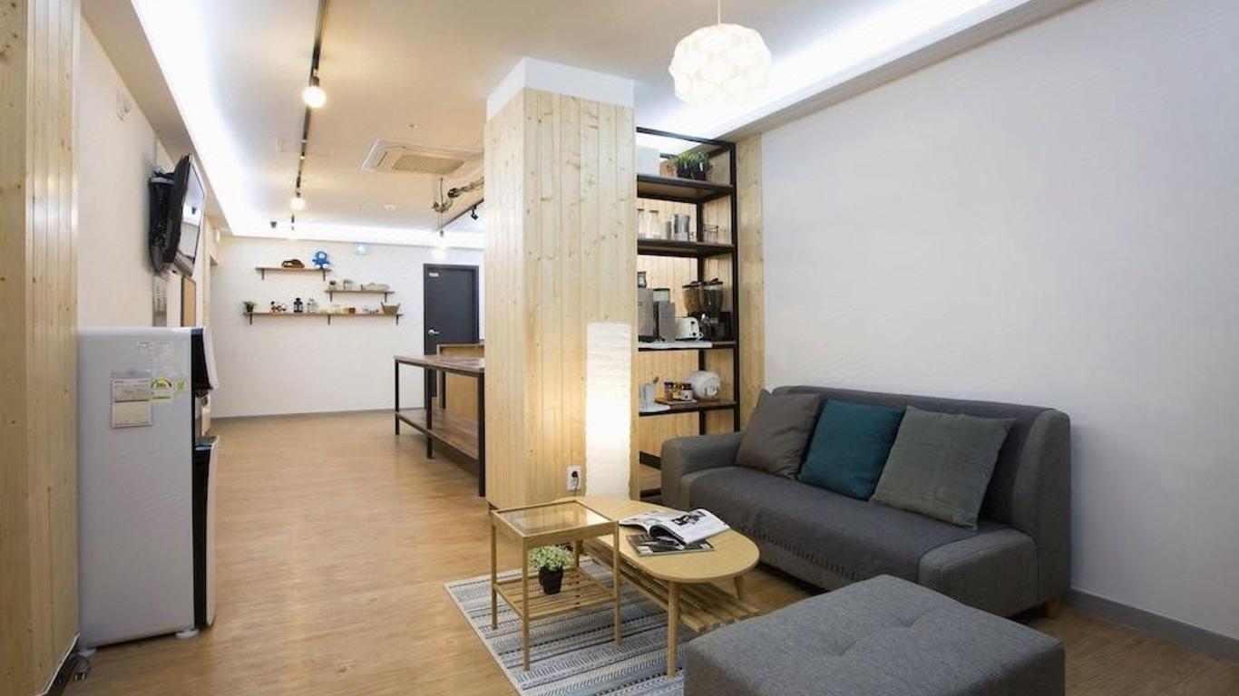 24 Guesthouse Sinchon