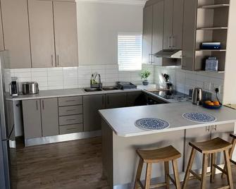 Executive Cottage 5 - Port Elizabeth - Kitchen