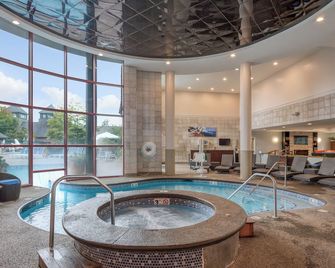 Two Bedroom Suite w/ Free WiFi, Resort Pool & Steps From Harbor - Newport - Hall d’entrée