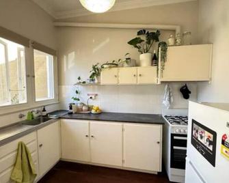 Awesome Apt meters from Indian Ocean Beach - Hosted by Canstay - Fremantle - Kitchen