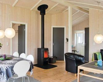 Nice home in Juelsminde with WiFi - Horsens - Essbereich