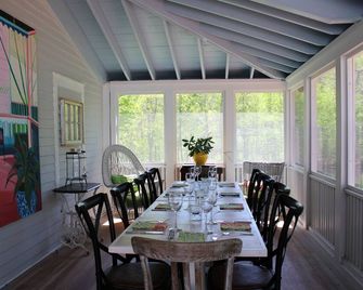 King Hill Inn & Kitchen - New London - Dining room