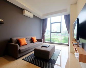 2br Pancoran L'avenue Apartment Great Facility By Travelio - Jakarta - Wohnzimmer