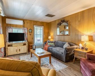 Fish On! - Hungry Horse - Living room