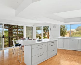 Sea Breeze - Forresters Beach - Cocina