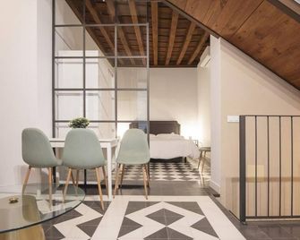 Virgen Blanca - Apartamentos Aloha Toledo - Toledo - Dining room