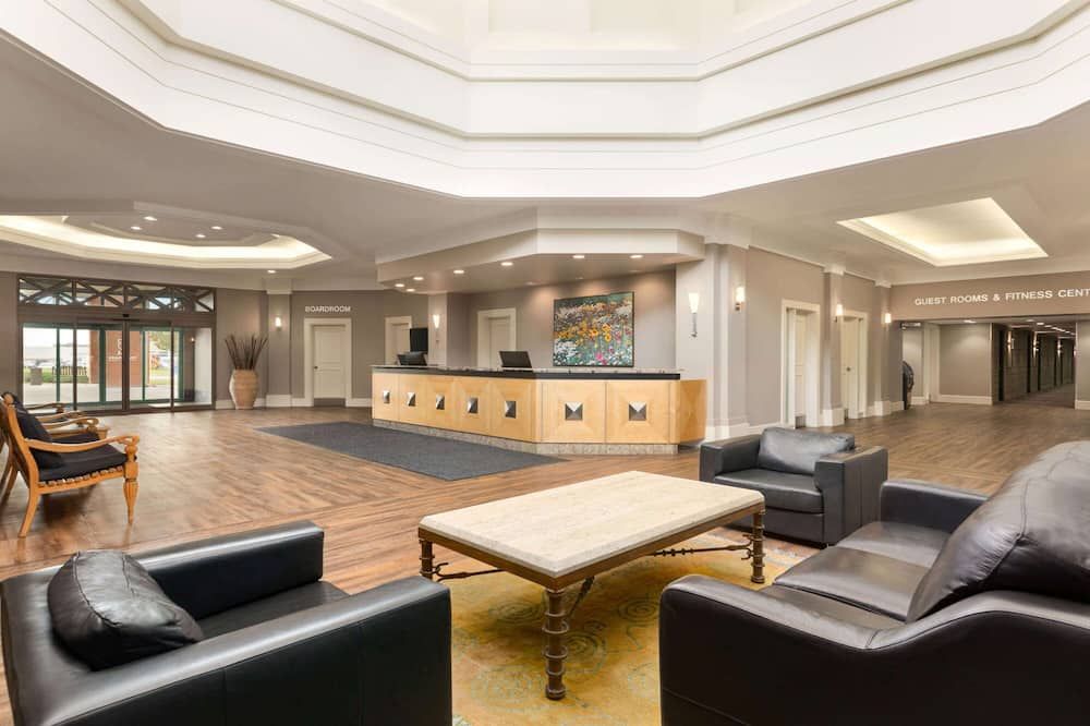 Grand Hotel & Conference Centre Calgary Airport, an Ascend Collection Hotel thumbnail 2
