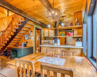 Cedar Raven - Government Camp - Dining room