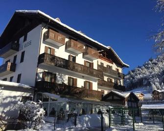 Hotel Alle Rose - Cavedago - Gebäude