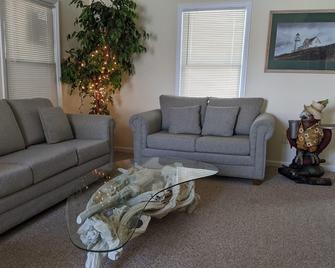 Strathmere Beach Block Rental! \nPet Friendly! Contact owner for details on pets - Strathmere - Living room