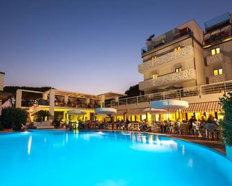 Hotel Ca' Di Valle - Cavallino Treporti - Pool