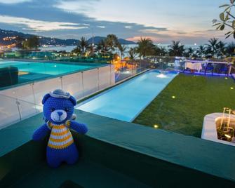 Bearpacker Patong Hostel - Bãi biển Patong - Bể bơi