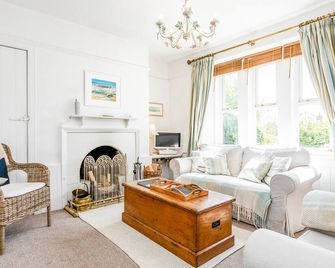 Elliot Cottage - Bamburgh - Living room