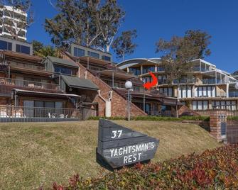 A Yachtsmans Rest 3/37 Victoria Parade - Nelson Bay - Building