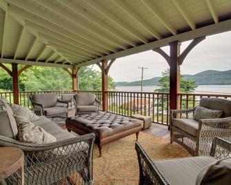 Serene Silver Bay Home on Lake George w/ Boat Slip - Silver Bay - Balcón