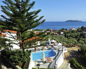 Fengeros Village - Sciato - Piscina