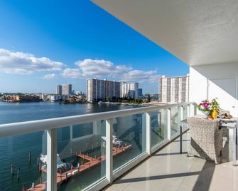 Golden Bay 805 - Санні-Айлс-Біч - Балкон