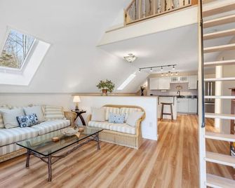 Hadley Point Hideaway, Quiet & Peaceful - Bar Harbor - Living room