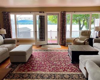 North Shore Lighthouse Charmer - Cuba - Sala de estar