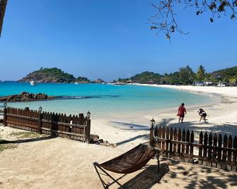 Redang Holiday Beach Resort - Redang - Spiaggia