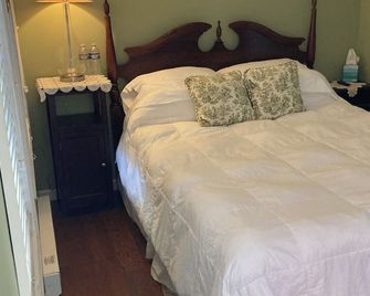 Cozy private 1 bedroom in downtown Jim Thorpe - Jim Thorpe - Bedroom