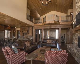 Luxury Lodge, Private Lake, 8,000 ft2, 9 bdrms, for the Ultimate Get-Together - Ashton - Lounge