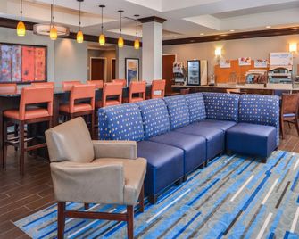 Holiday Inn Express & Suites York By IHG - York - Sala de estar