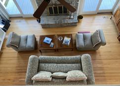 Kent Island - Gorgeous Waterfront Home - Chester - Living room