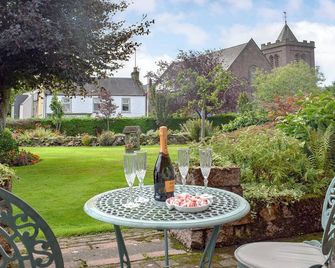 2 bedroom accommodation in Auchterarder - Auchterarder - Patio