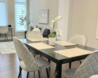 Fieldstone Estate - Tillsonburg - Dining room