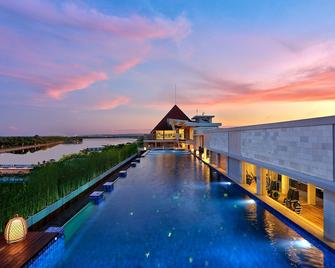 峇里島 Mega Boutique Hotel & Spa - 庫塔 - 庫塔 - 游泳池