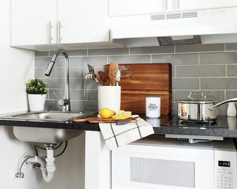 Intown Suites Extended Stay Denver - Havana Street - Aurora - Cozinha