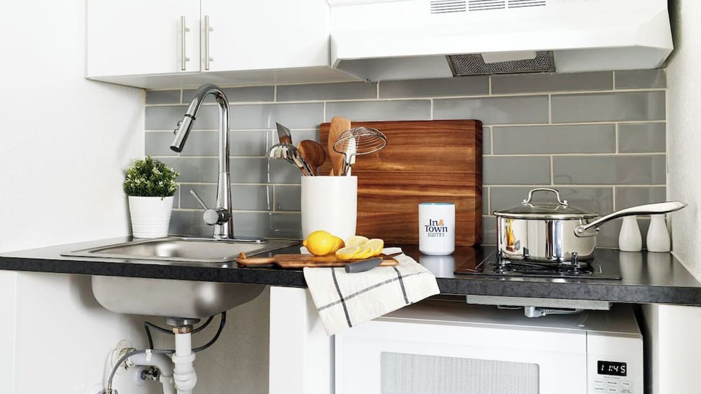 Intown Suites Extended Stay Denver - Havana Street