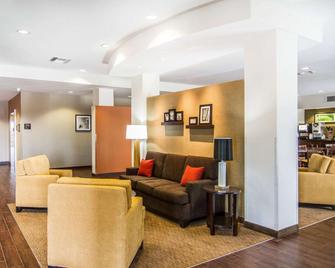 MainStay Suites Lufkin - Lufkin - Living room