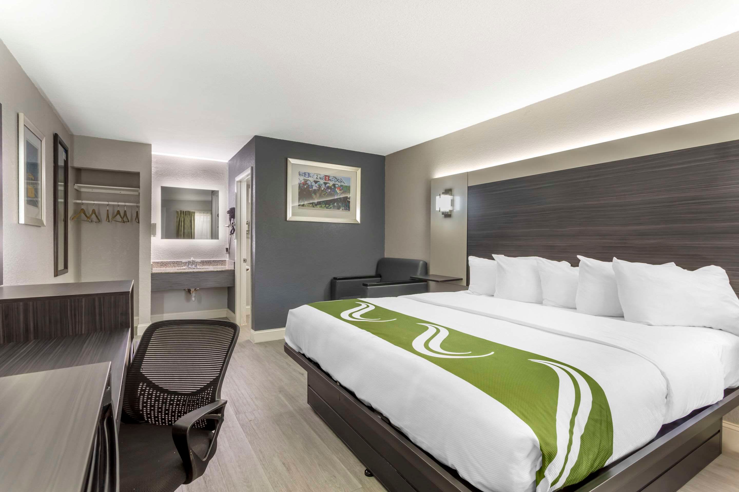 كواليتي إن جينسفيل نير يونيفيرسيتي - غاينيسفيلي (فلوريدا) - غرفة نوم