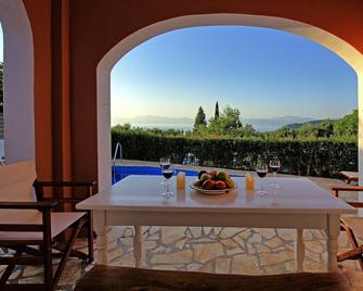 Villa Melodia - Holiday Villa Rental with private swimming pool on Corfu Island, Greece - Magoulades - Balkon