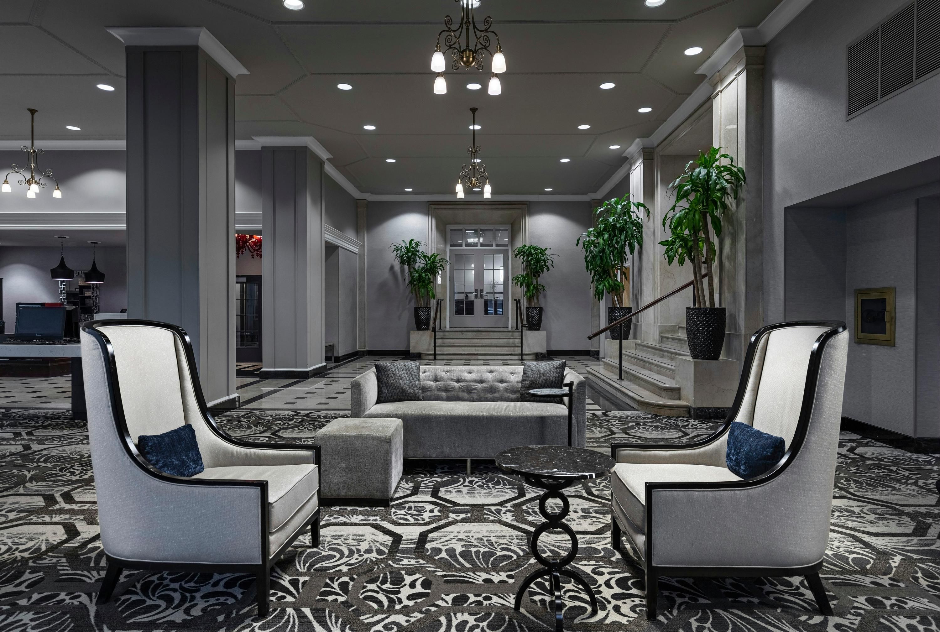 DoubleTree Suites by Hilton Hotel Detroit Downtown - Fort Shelby - דטרויט - לובי