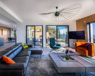 Deluxe Villa view of the Or Islands-California - Carqueiranne - Living room