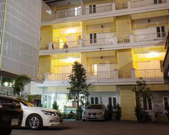 Sri Krungthep Hotel - Bangkok - Building