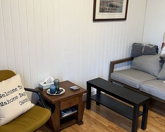 Mahone Bay NS - Town Center 2 Bedroom Apt. - Close to Oak Island - Mahone Bay - Obývací pokoj