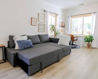 San Jose 3b2b near DT & Tech Hub - San Jose - Living room
