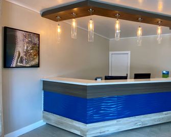 SureStay by Best Western Santa Cruz - Santa Cruz - Front desk