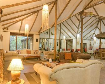 Gorilla Safari Lodge - Bugambira - Lounge