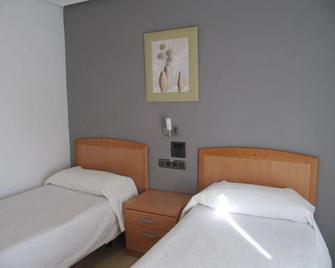 Hostal Meseguer - El Alted - Habitación